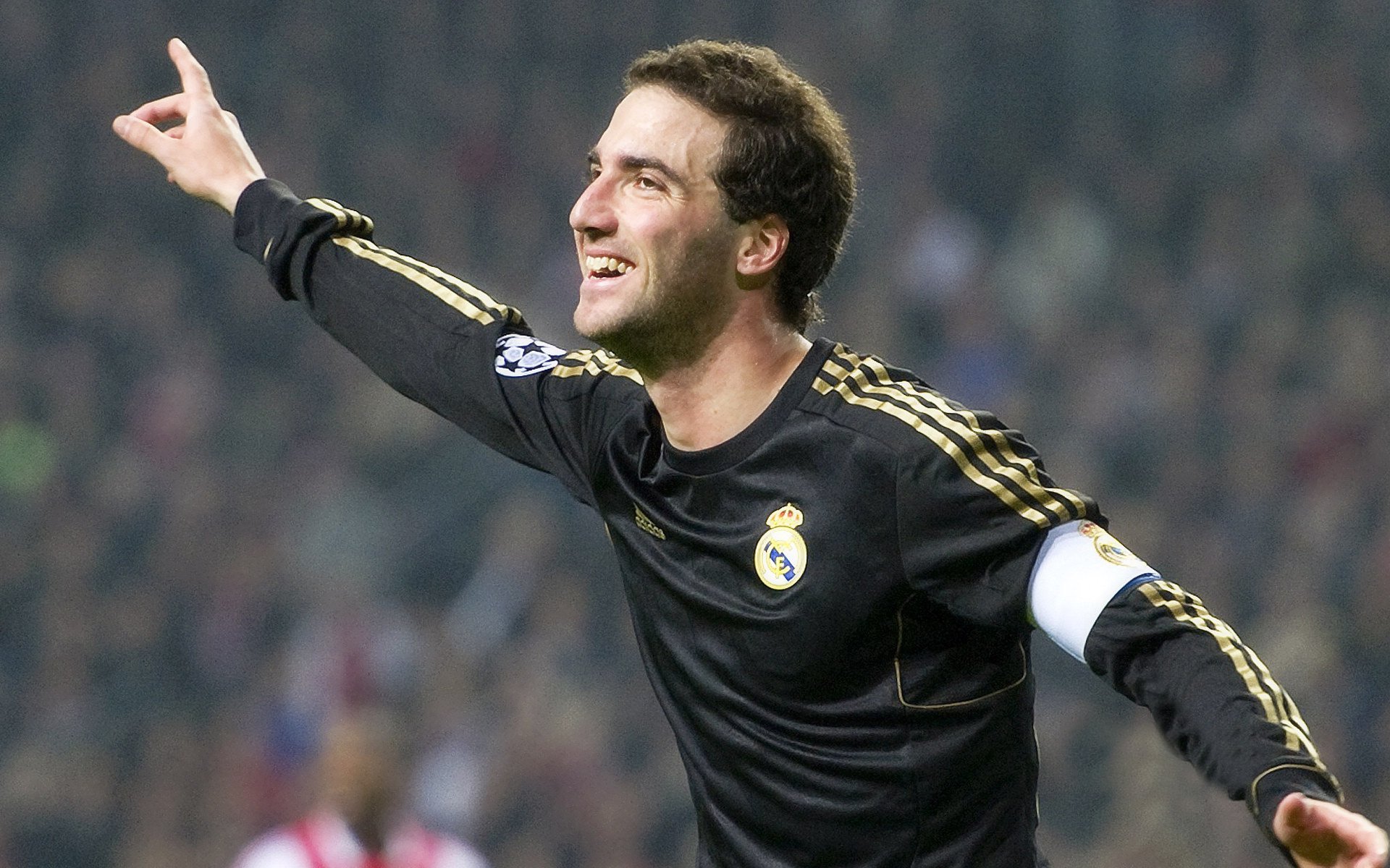 北欧童话与格子军团的宿命对决，贝林厄姆在风暴眼中绽放