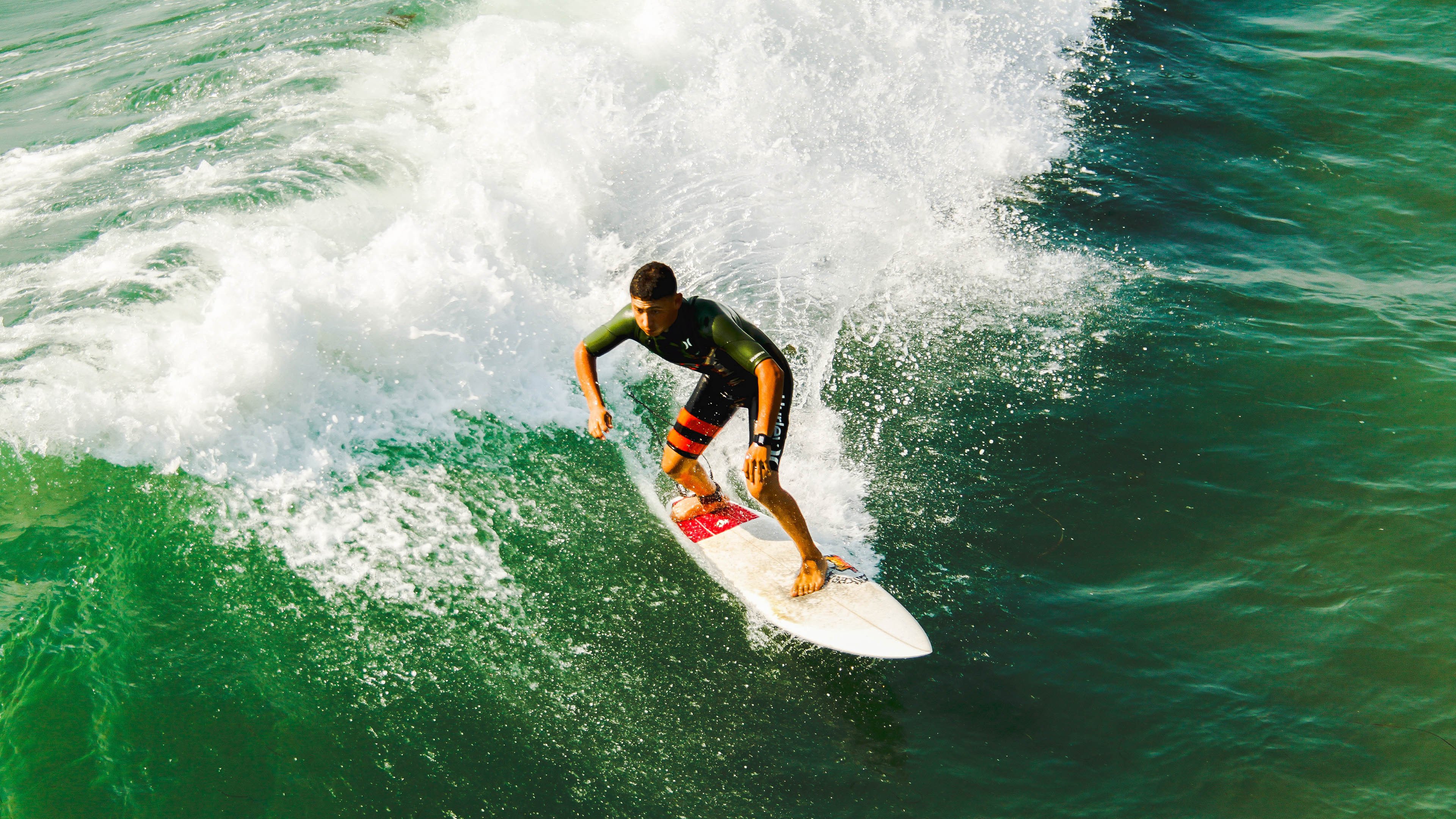 红牛二队绝杀法拉利,佩雷兹扛起全队,一场改写历史的胜利
